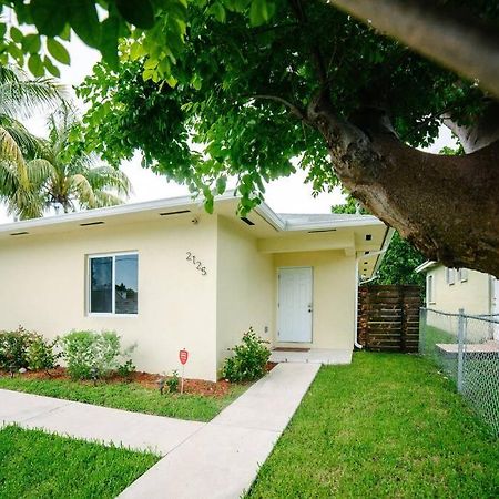הוילה New House On The Block Near Miami Airport. מראה חיצוני תמונה