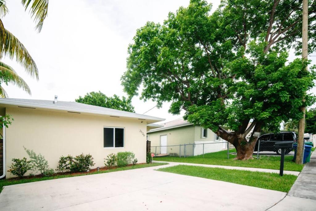 הוילה New House On The Block Near Miami Airport. מראה חיצוני תמונה