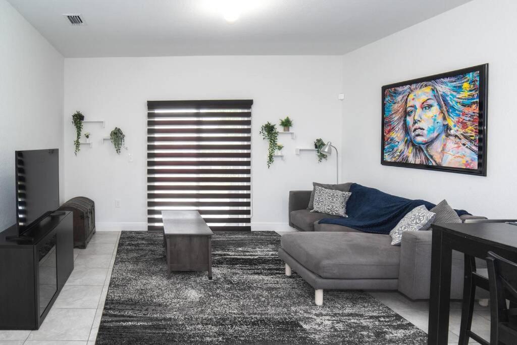 הוילה New House On The Block Near Miami Airport. מראה חיצוני תמונה