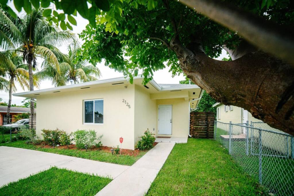 הוילה New House On The Block Near Miami Airport. מראה חיצוני תמונה