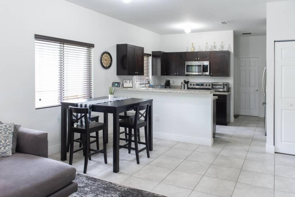 הוילה New House On The Block Near Miami Airport. מראה חיצוני תמונה