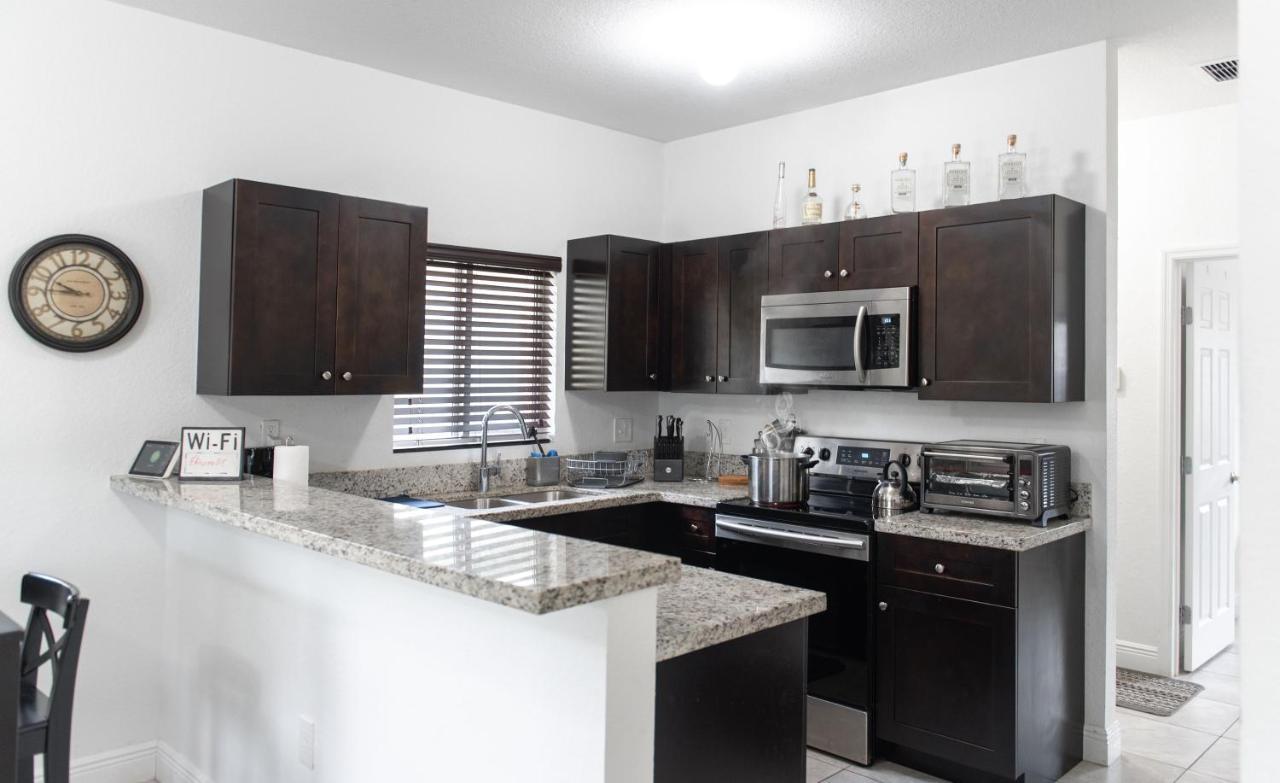הוילה New House On The Block Near Miami Airport. מראה חיצוני תמונה